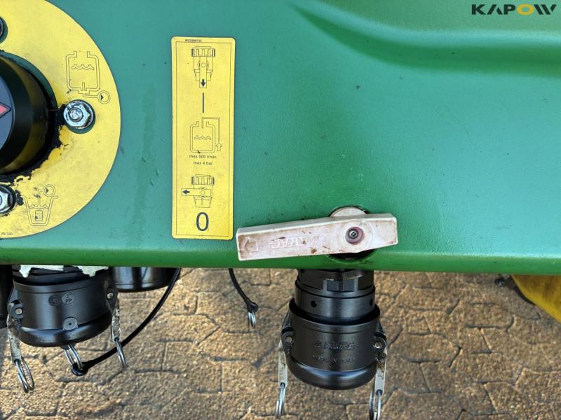 John Deere 732 field sprayer 17