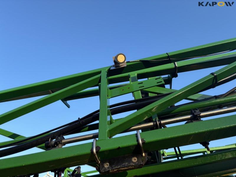 John Deere 732 field sprayer 33