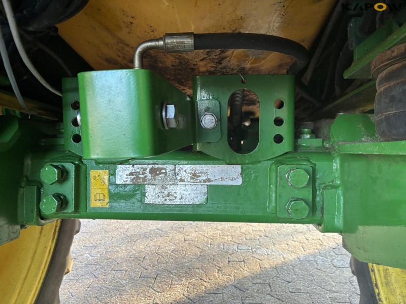 John Deere 732 field sprayer 42
