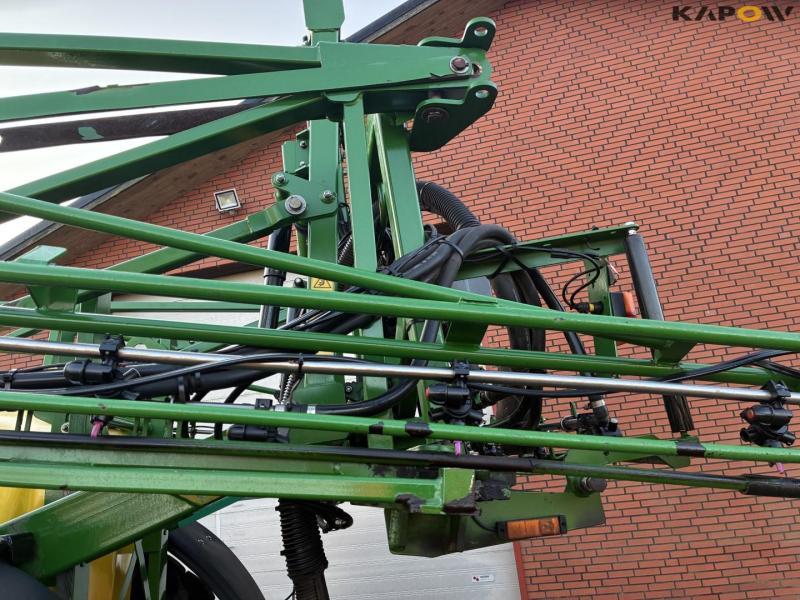 John Deere 732 field sprayer 44