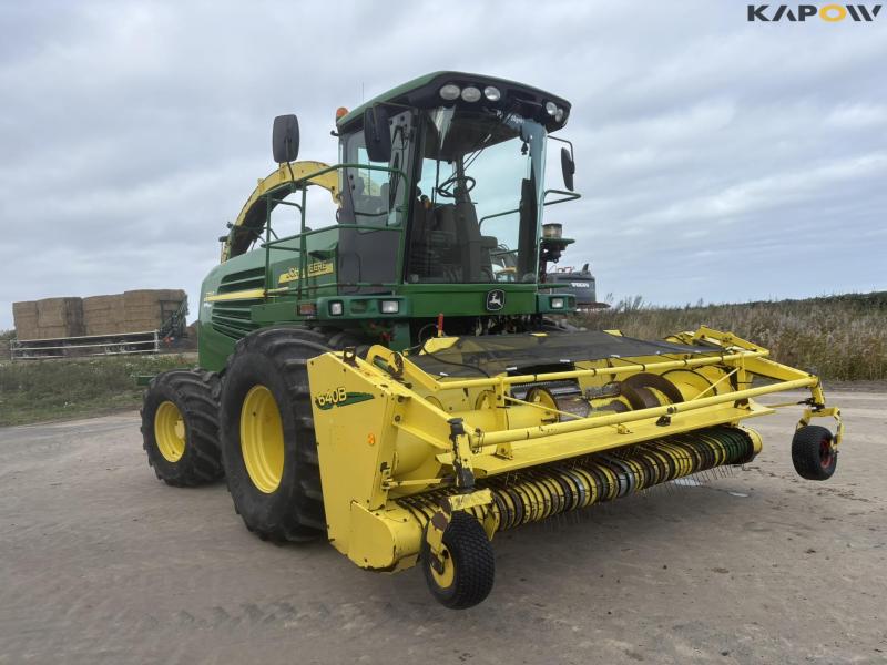 John Deere 7700 forage harvester with corn header and pickup 3