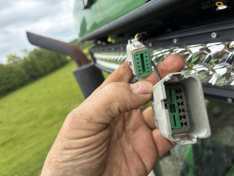 John Deere 7720 tractor 64
