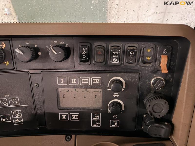 John Deere 7730 tractor 49