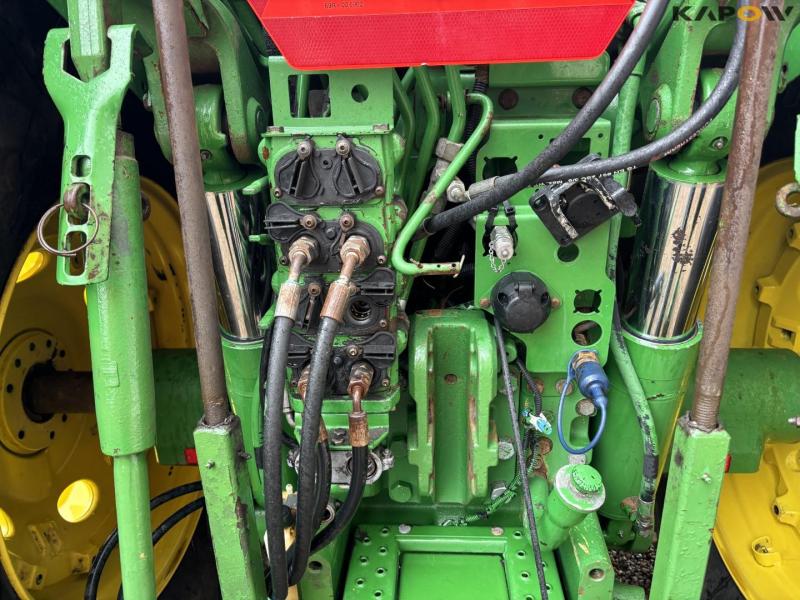 John Deere 7920 tractor 38