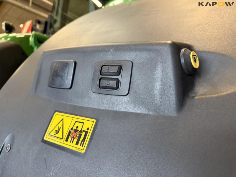 John Deere 8295R tractor 35