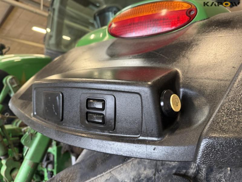 John Deere 8335R tractor 28