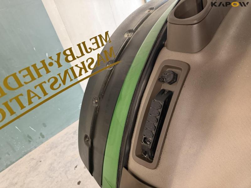 John Deere 8335R tractor 63