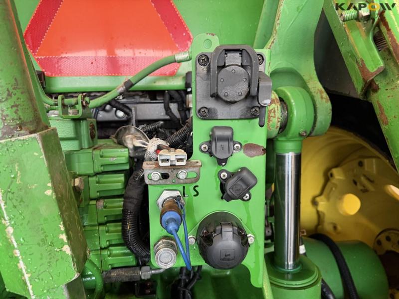 John Deere 8345R tractor 32
