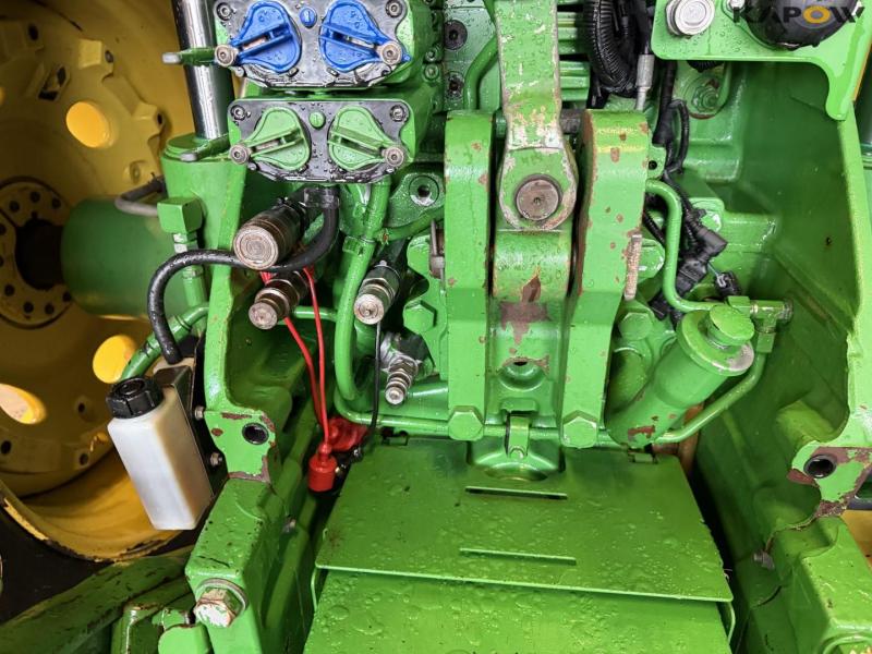 John Deere 8345R tractor 37