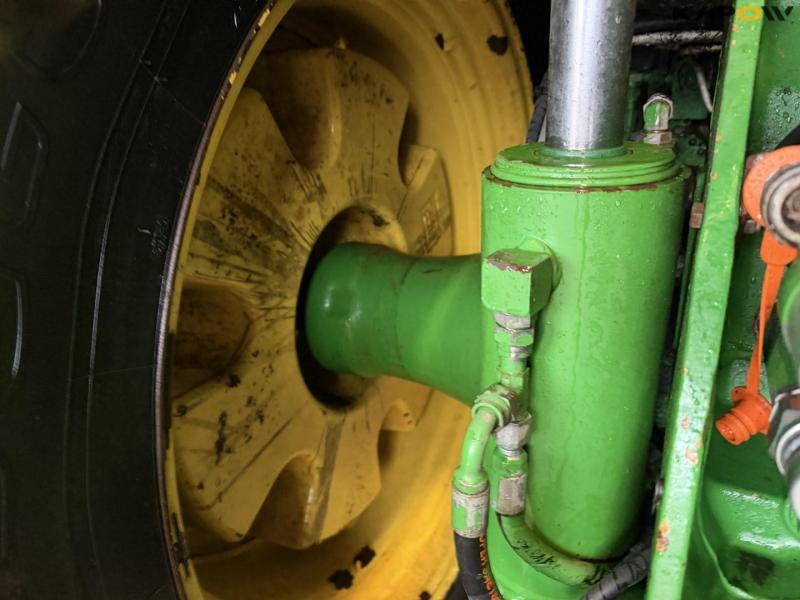 John Deere 8360R tractor 37