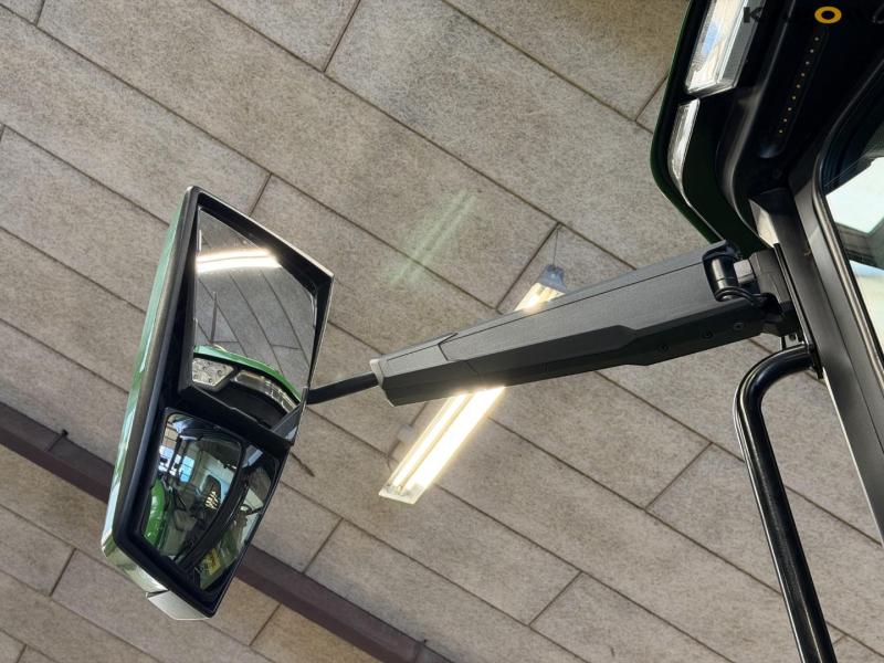 John Deere 8R 340 Signature Edition tractor 28