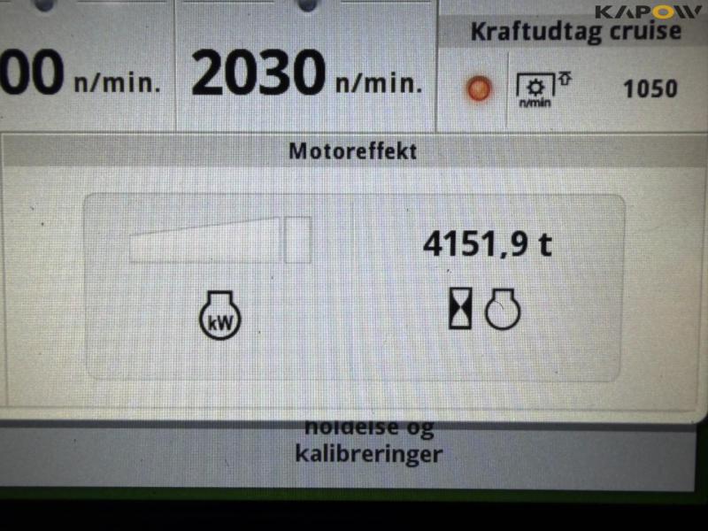 John Deere 8R 370 tractor 3