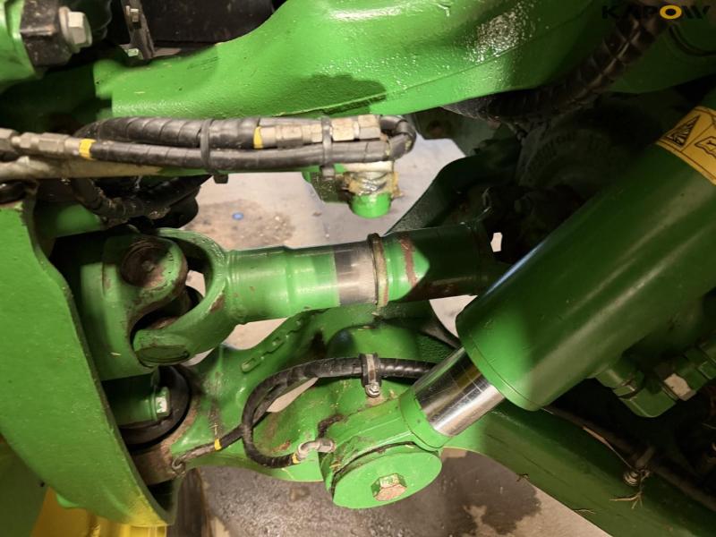 John Deere 8R 370 tractor 19