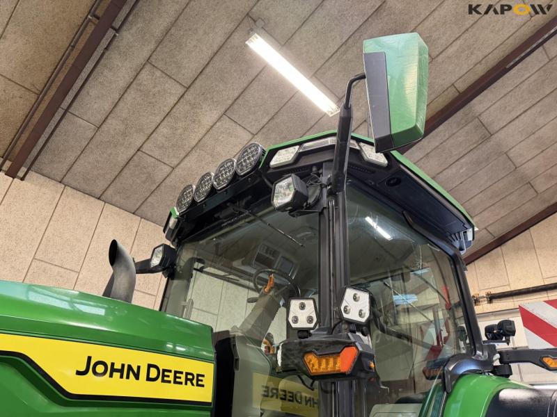 John Deere 8R 370 tractor 27