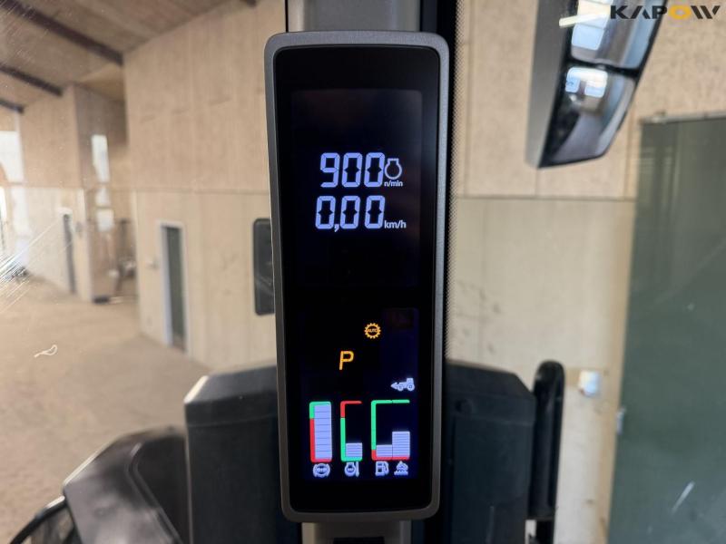 John Deere 8R 370 tractor 74