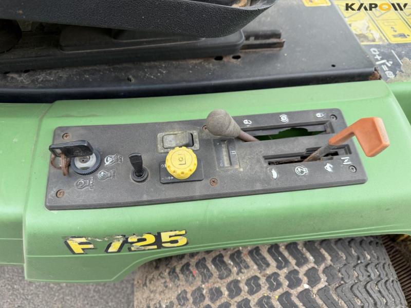 John Deere F725 lawn mower 28