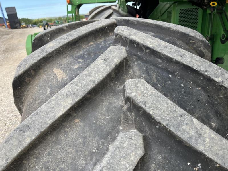 John Deere S690i combine with 630R 30-foot header 11
