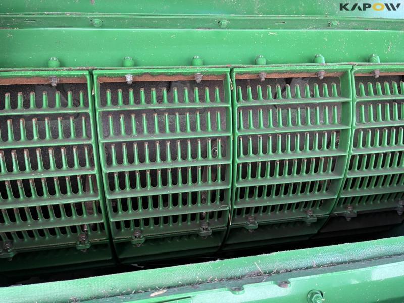 John Deere S690i combine with 630R 30-foot header 14