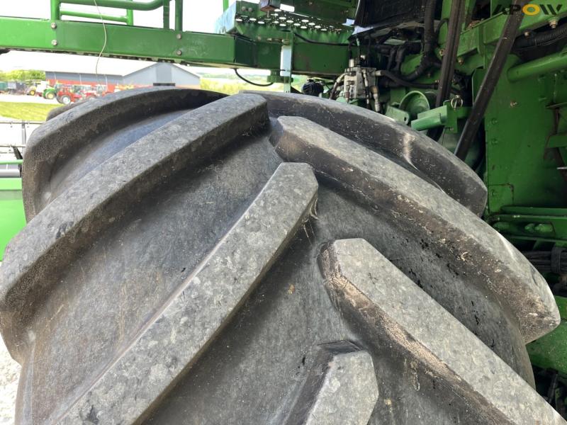 John Deere S690i combine with 630R 30-foot header 20