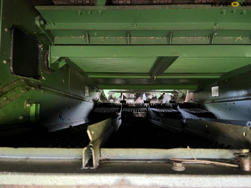 John Deere S690i combine with 630R 30-foot header 29