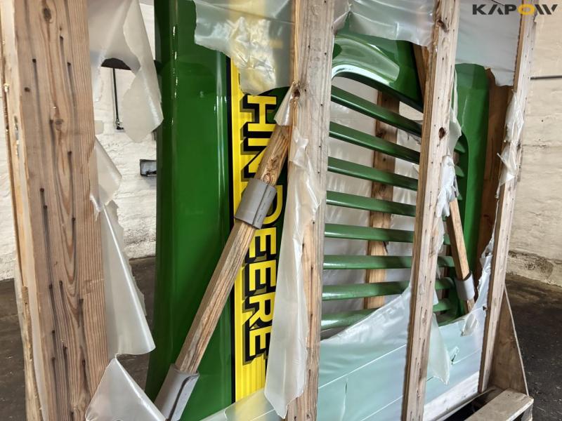 John Deere side shield 9