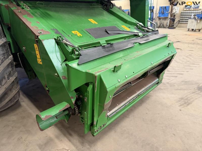 John Deere T660i with 30 foot header 10