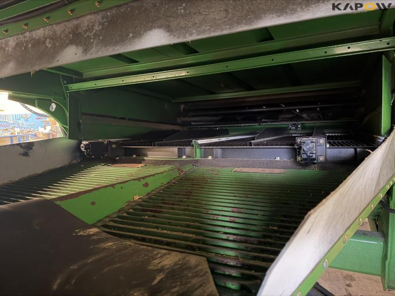 John Deere T660i with 30 foot header 16