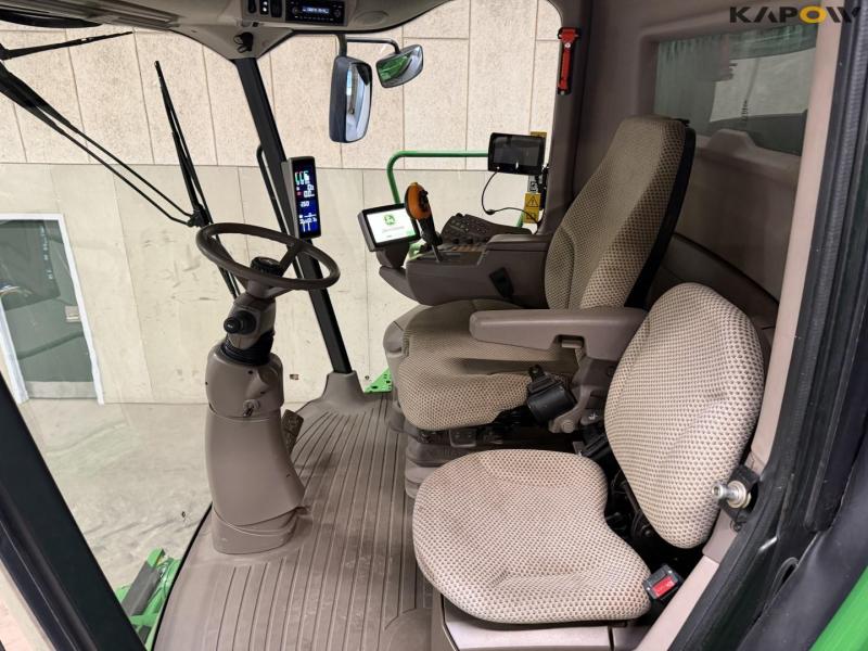 John Deere T660i combine with 30ft draper header 8