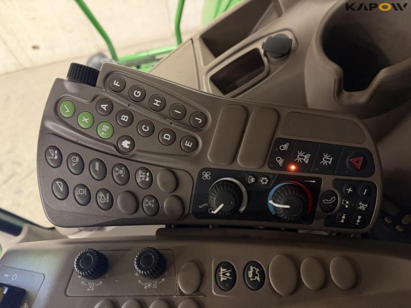 John Deere T660i combine with 30ft draper header 17