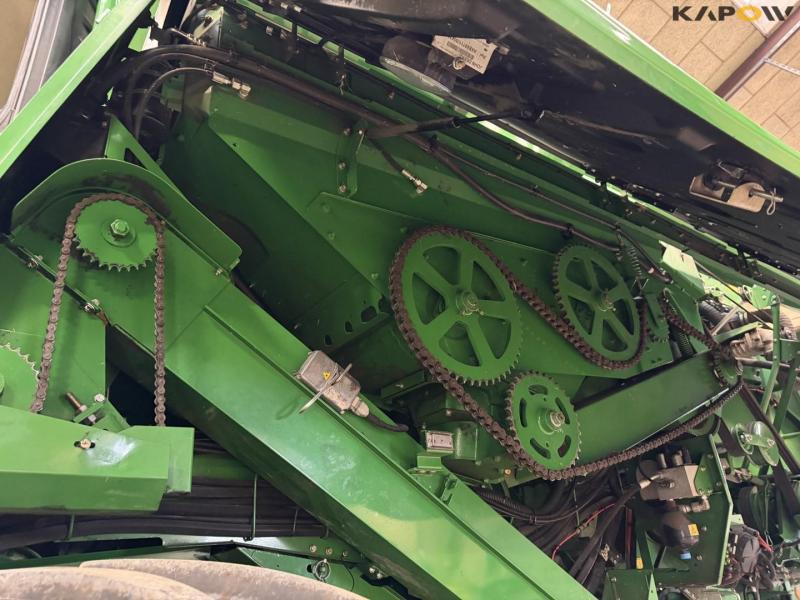 John Deere T660i combine with 30ft draper header 36