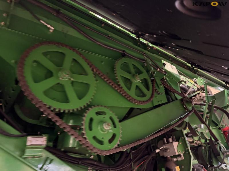 John Deere T660i combine with 30ft draper header 38