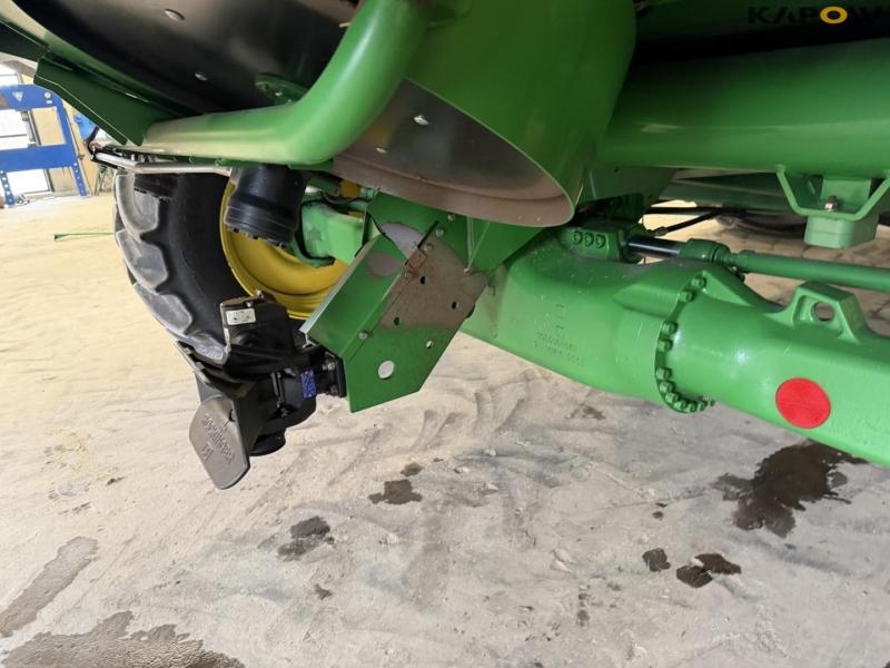 John Deere T660i combine with 30ft draper header 49