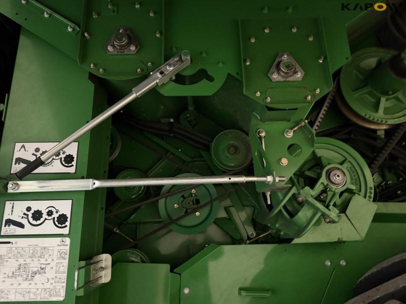 John Deere T660i combine with 30ft draper header 56