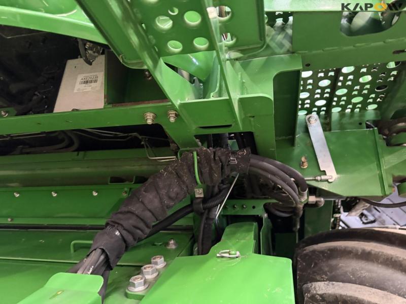 John Deere T660i combine with 30ft draper header 79