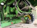 John Deere T660i combine with 30ft draper header 44