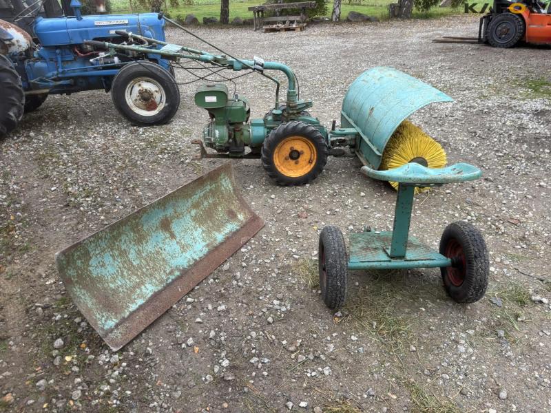 JRUS tool carrier with broom, scraper and sulky 4