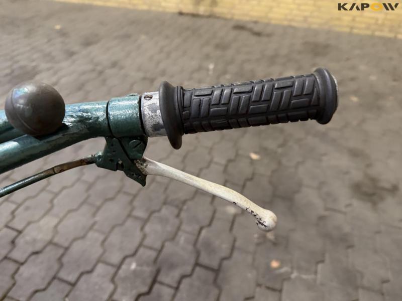 Jrus tool carrier with broom 22