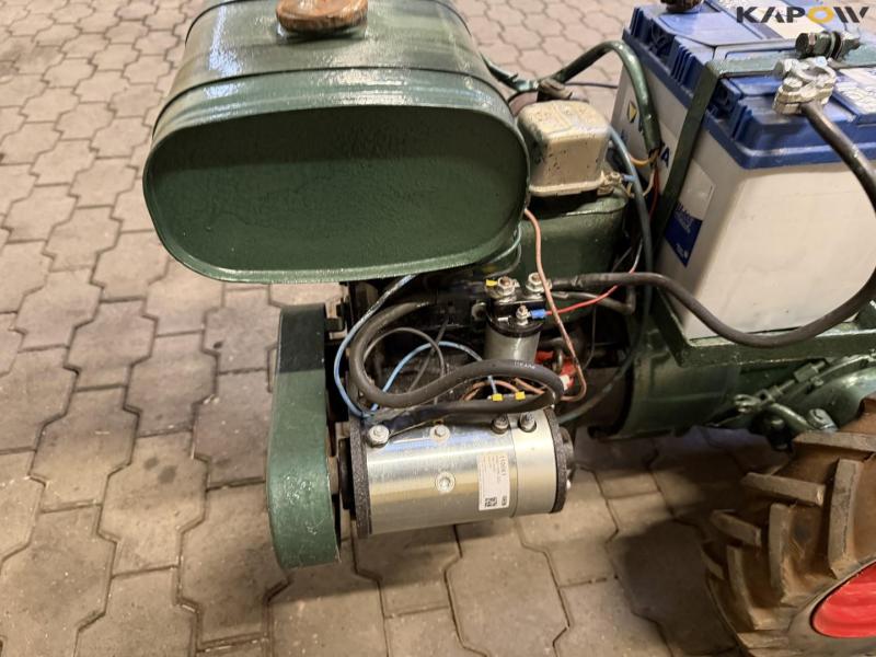 Jrus tool carrier with broom 25