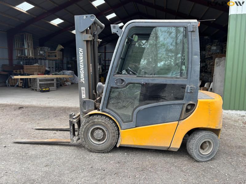 Jungheinrich 425 330ZT forklift diesel 8