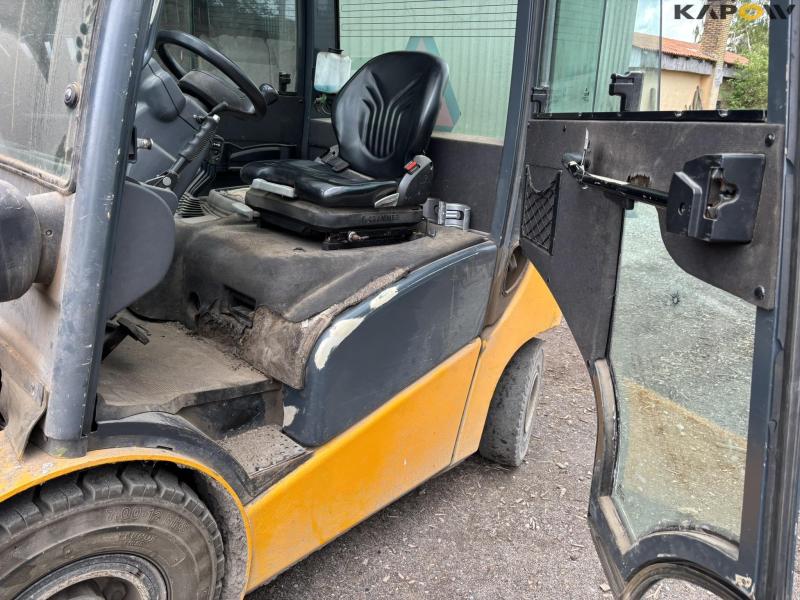 Jungheinrich 425 330ZT forklift diesel 38