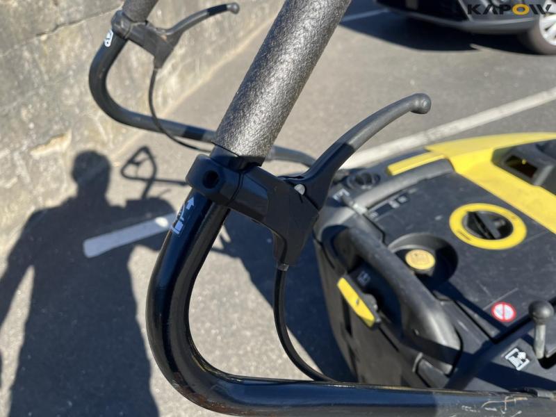 Kärcher KM75/40W sweeper 11