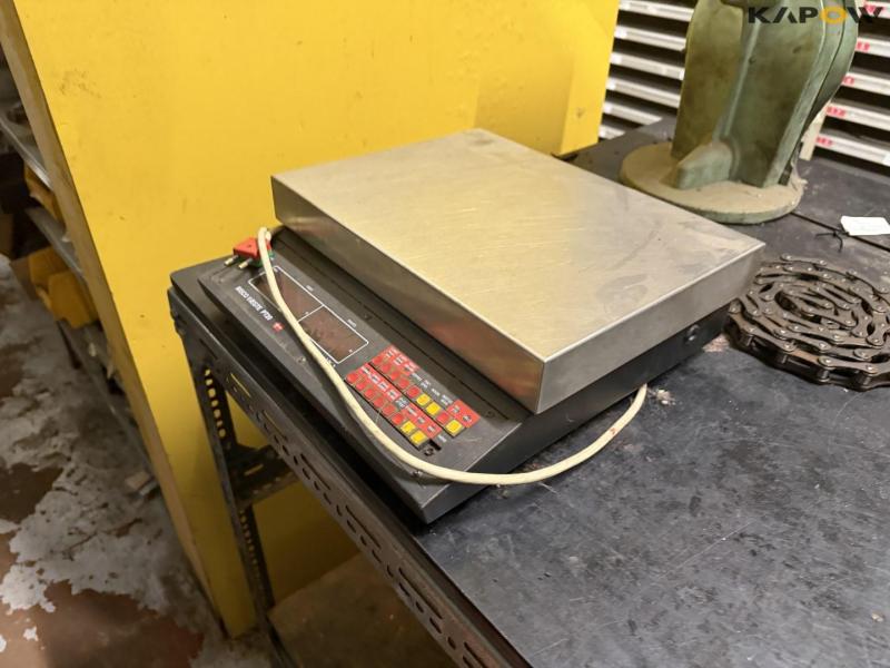 Chain station with chains 20