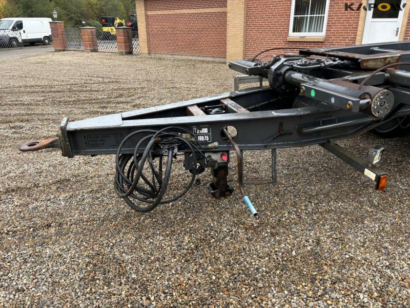 Trailer with multilift hooklift 9