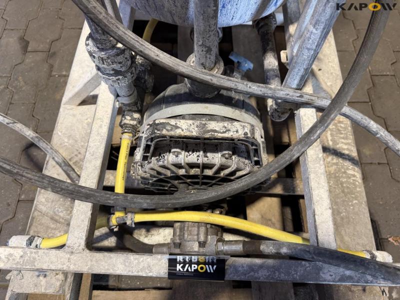 Lime spreader for pallet forks 12