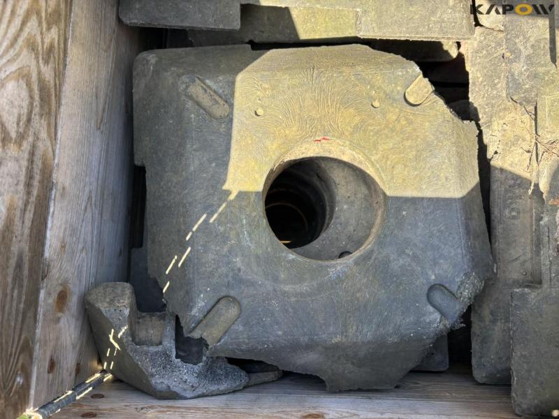 Edge posts with feet 7