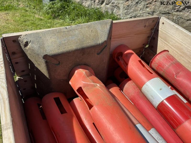 Edge posts with feet 9