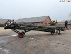 Potato planter with belt spreader 4