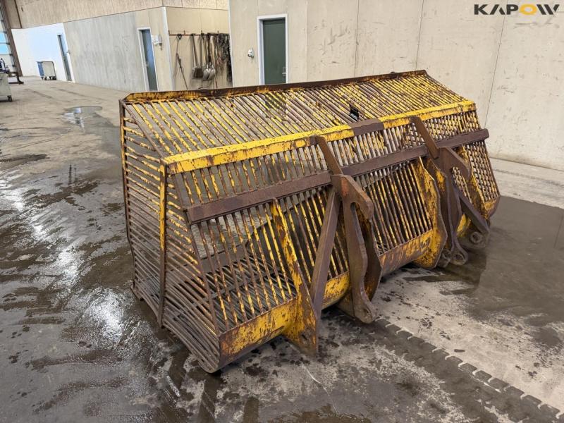 Potato shovel with Volvo hitch 6