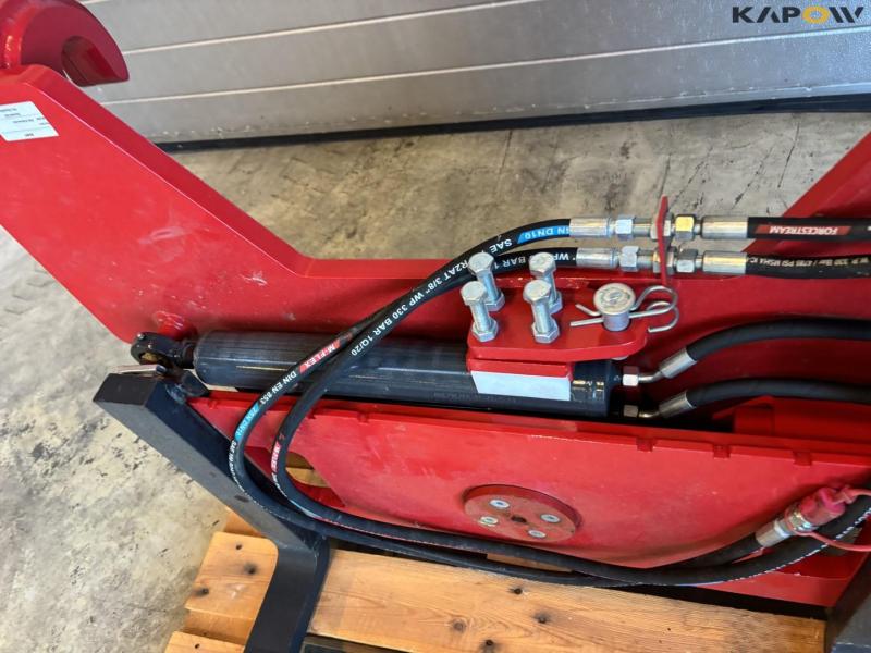 Box turner with Volvo hitch 9