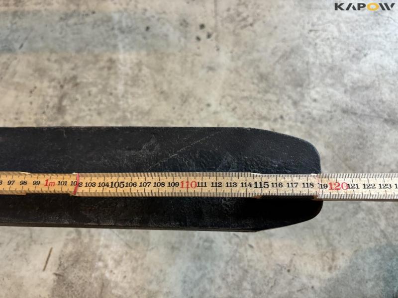 Box turner with Volvo hitch 12